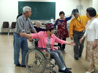 車いすでも優雅に舞える